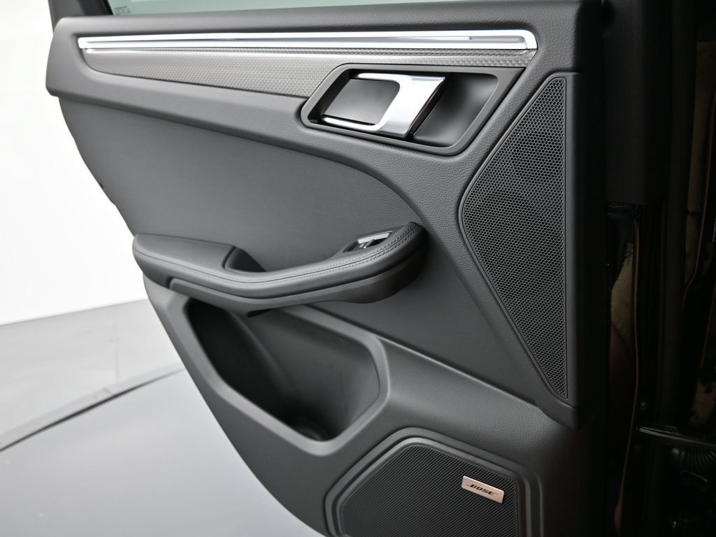 Certified 2026 Porsche Macan Turbo AWD/4WD image 25