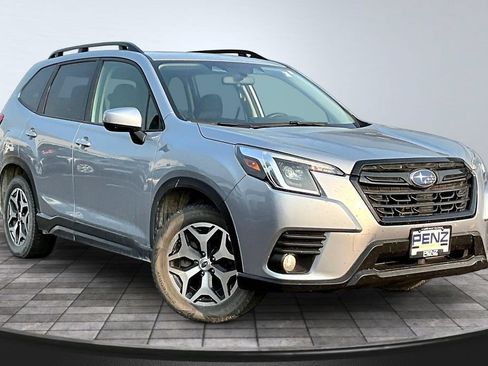 Used 2022 Subaru Forester Premium AWD/4WD image 3