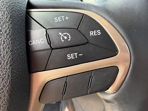 Used 2014 Jeep Grand Cherokee Limited image 17