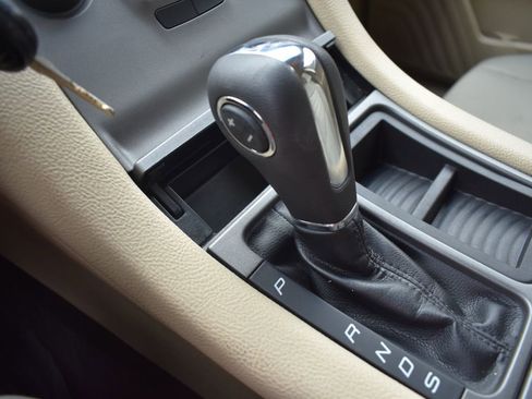 Used 2016 Ford Taurus SE image 19