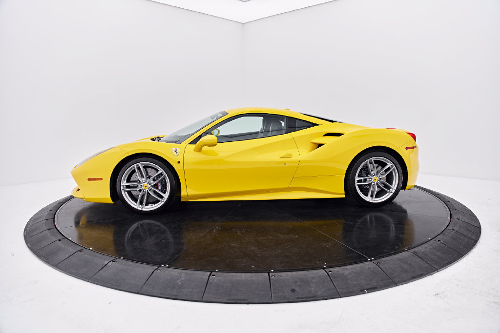 Used 2017 Ferrari 488 GTB RWD image 12