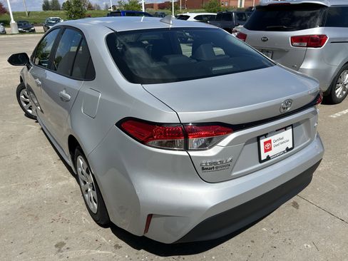 Used 2023 Toyota Corolla LE FWD image 4