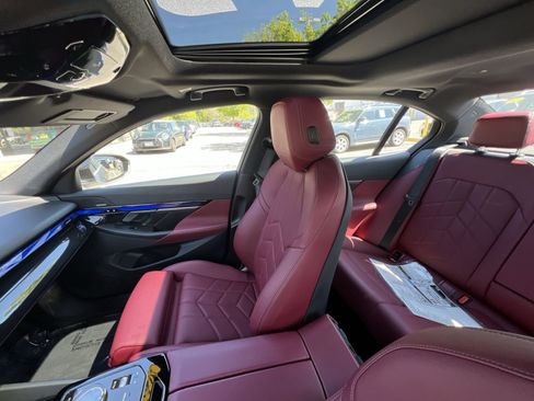 Used 2025 BMW i5 xDrive40 w/ Premium Package image 2