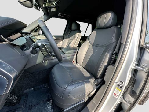 Used 2025 Land Rover Range Rover SE AWD/4WD image 22