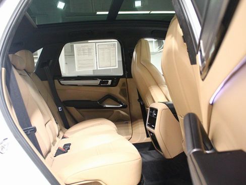 Used 2022 Porsche Cayenne Turbo image 23