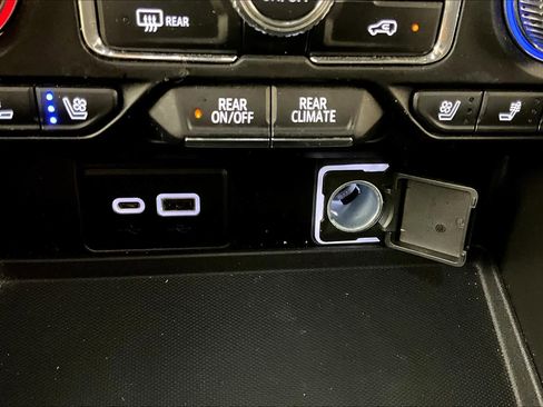 Used 2022 GMC Yukon SLT w/ SLT Luxury Package image 31