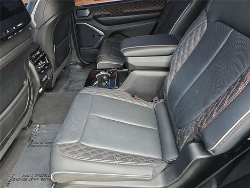 Used 2023 Jeep Grand Cherokee L Summit AWD/4WD image 19