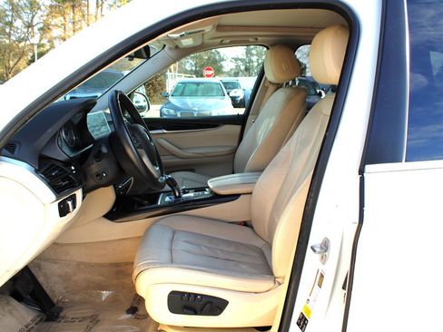 Used 2015 BMW X5 xDrive35d image 15