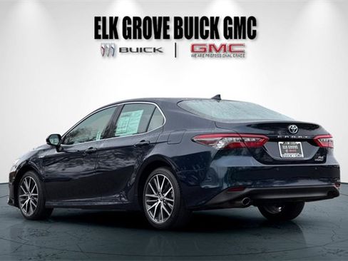 Used 2021 Toyota Camry XLE w/ Navigation Upgrade Package image 6