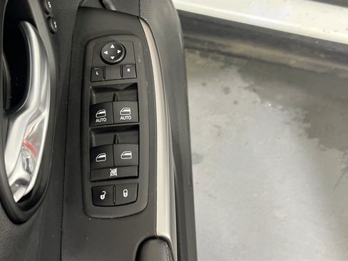 Used 2022 Jeep Cherokee Limited image 17