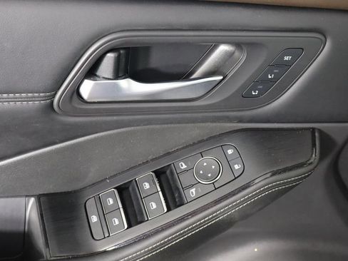 Used 2022 Nissan Rogue SL w/ SL Premium Package FWD image 19