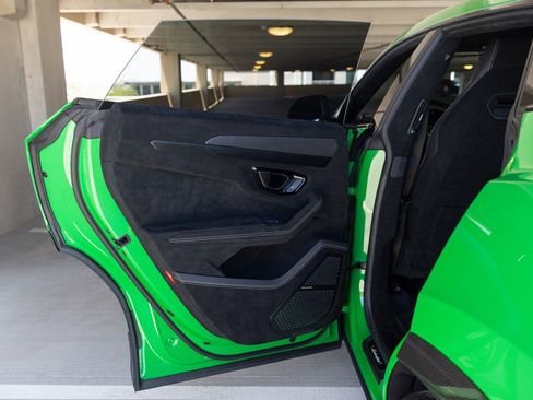 Used 2023 Lamborghini Urus Performante AWD/4WD image 50