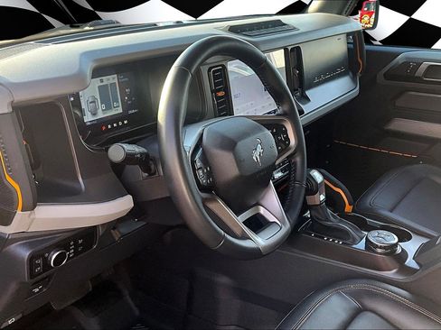 Used 2023 Ford Bronco Badlands image 13