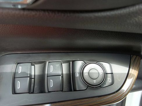 Used 2019 GMC Acadia SLE FWD image 18