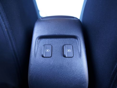 Used 2023 Nissan Kicks SR image 12