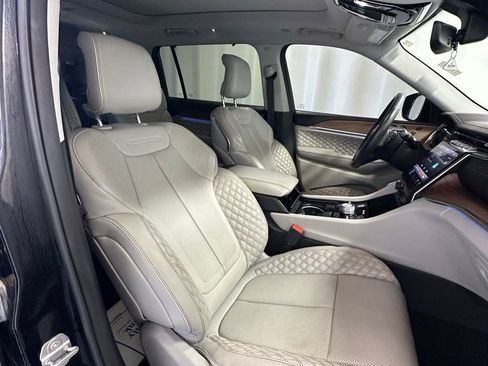 Used 2021 Jeep Grand Cherokee L Summit w/ Luxury Tech Group V image 23