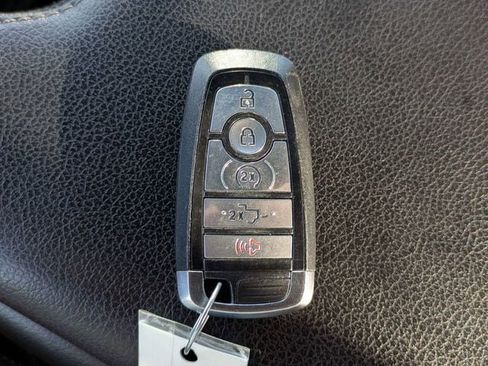 Used 2020 Ford F150 Lariat image 27