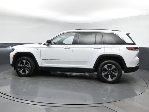 Used 2023 Jeep Grand Cherokee 4WD 4xe image 4