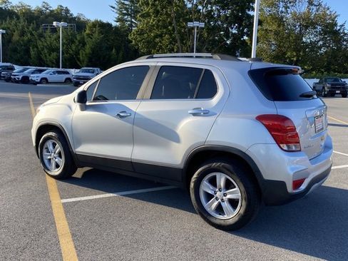 Used 2020 Chevrolet Trax LT w/ LT Convenience Package image 3