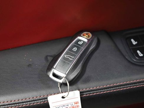 Used 2022 Porsche Cayenne image 50