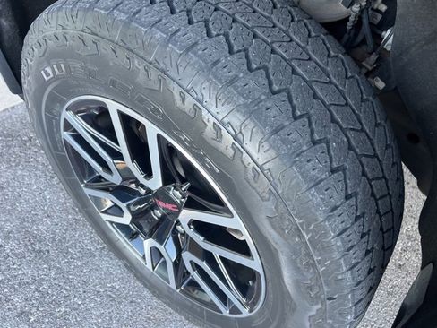 Used 2020 GMC Sierra 1500 AT4 w/ AT4 Premium Package image 10