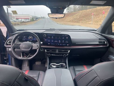 Used 2024 Chevrolet Traverse RS image 23