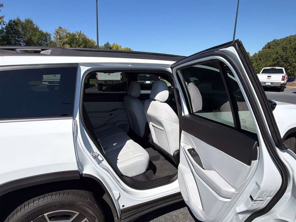 Used 2026 Jeep Cherokee Limited AWD/4WD image 19