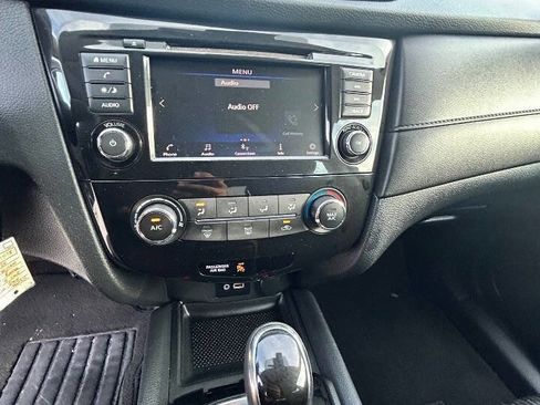 Used 2020 Nissan Rogue S image 14