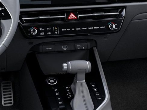 New 2025 Kia Niro SX Touring image 23