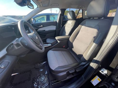 Used 2025 Chevrolet Trax LT image 34