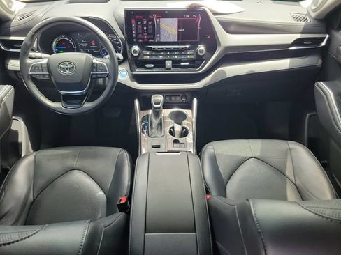 Used 2021 Toyota Highlander Platinum FWD image 17