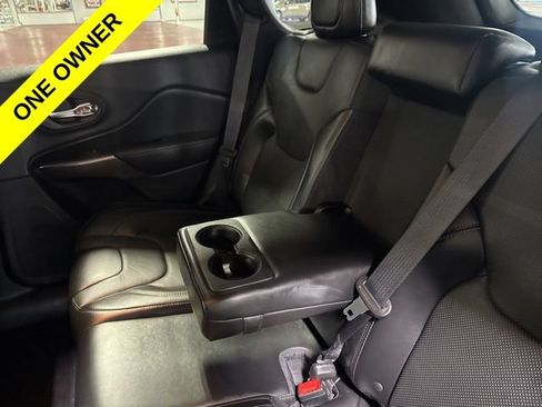 Used 2019 Jeep Cherokee Limited w/ Technology Group AWD/4WD image 17