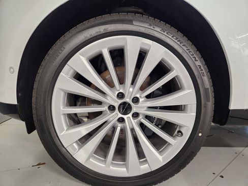 New 2026 Land Rover Range Rover Long Wheelbase SE AWD/4WD image 8