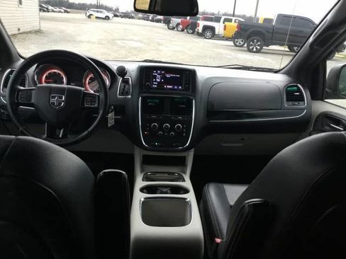 Used 2018 Dodge Grand Caravan SXT image 12