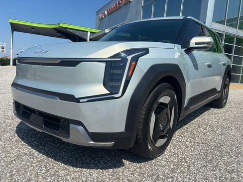 Used 2024 Kia EV9 Light Long Range image 9