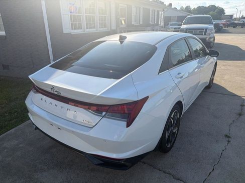 Used 2022 Hyundai Elantra Limited FWD image 11