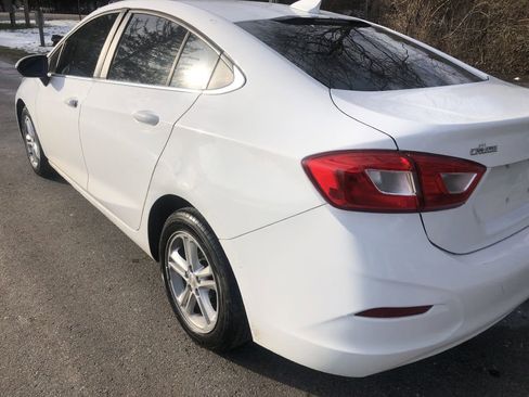 Used 2018 Chevrolet Cruze LT image 14
