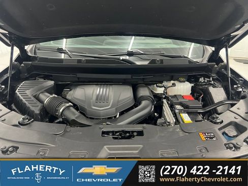 Used 2025 Chevrolet Traverse LT FWD image 16