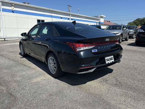 Used 2023 Hyundai Elantra SEL w/ Convenience Package FWD image 4