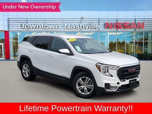 Used 2024 GMC Terrain SLE FWD image 1