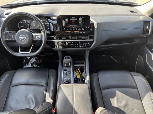 Used 2023 Nissan Pathfinder SL w/ Black Appearance Package AWD/4WD image 16