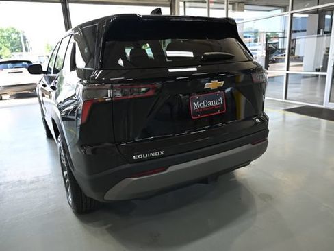 New 2026 Chevrolet Equinox LT w/ Convenience Package II FWD image 6