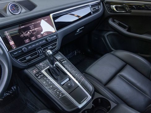 Certified 2021 Porsche Macan AWD/4WD image 45