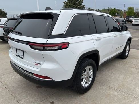 Used 2023 Jeep Grand Cherokee Laredo w/ Luxury Tech Group I AWD/4WD image 6