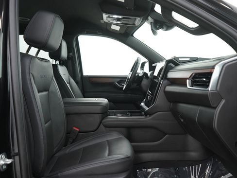Used 2025 GMC Yukon XL Denali AWD/4WD image 11