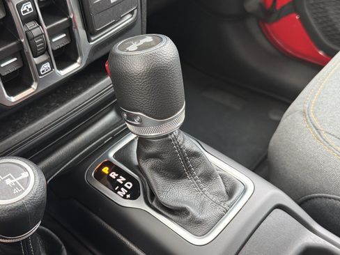 Used 2025 Jeep Wrangler Unlimited Sport AWD/4WD image 23