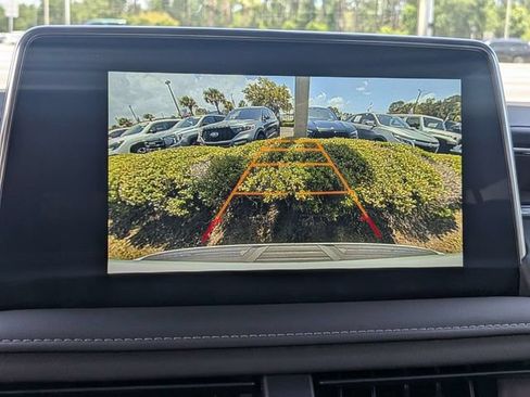 Used 2022 GMC Yukon SLE w/ Gmc Pro Safety Plus Package RWD image 17