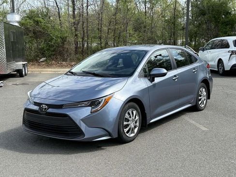 Used 2025 Toyota Corolla LE image 5