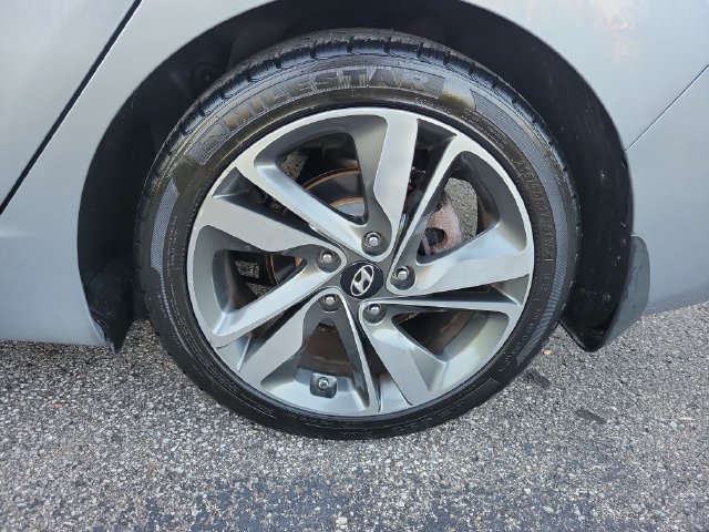 Used 2015 Hyundai Elantra Limited w/ Option Group 05 FWD image 5