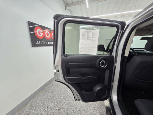 Used 2011 Dodge Nitro Heat RWD image 26